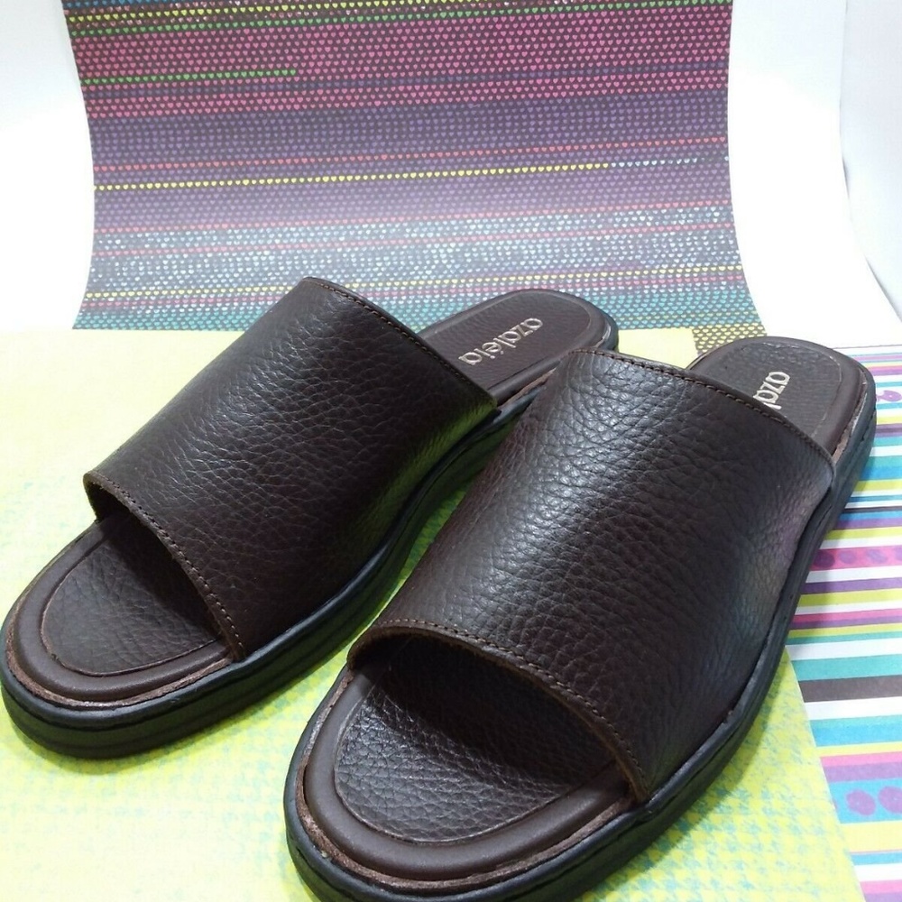 New in Box Azaleia Leather Glide Sandels Womens